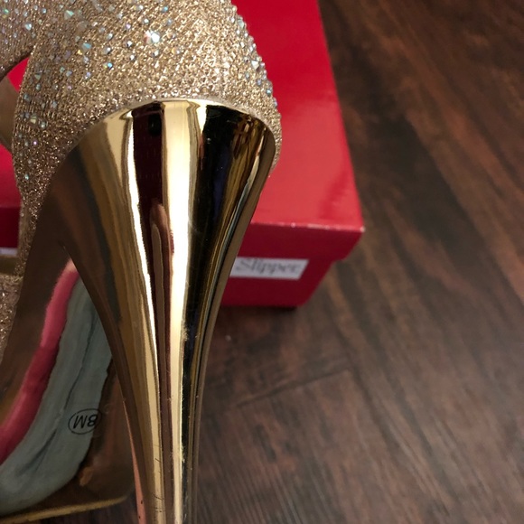 Gold zipper heels size 8 - Picture 3 of 4